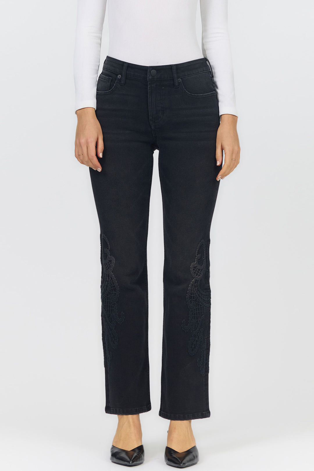 JAXTYN MID RISE STRAIGHT LEG JEAN