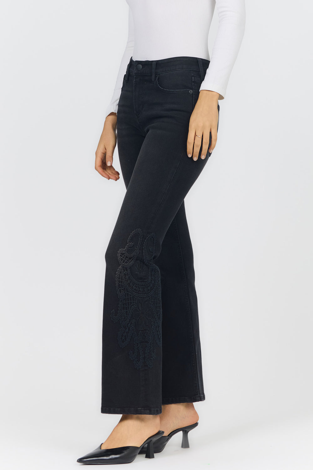 JAXTYN MID RISE STRAIGHT LEG JEAN