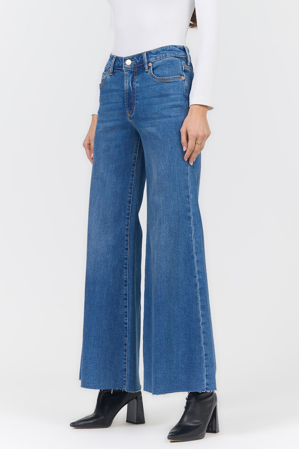 HENDRIX MID RISE WIDE LEG JEAN