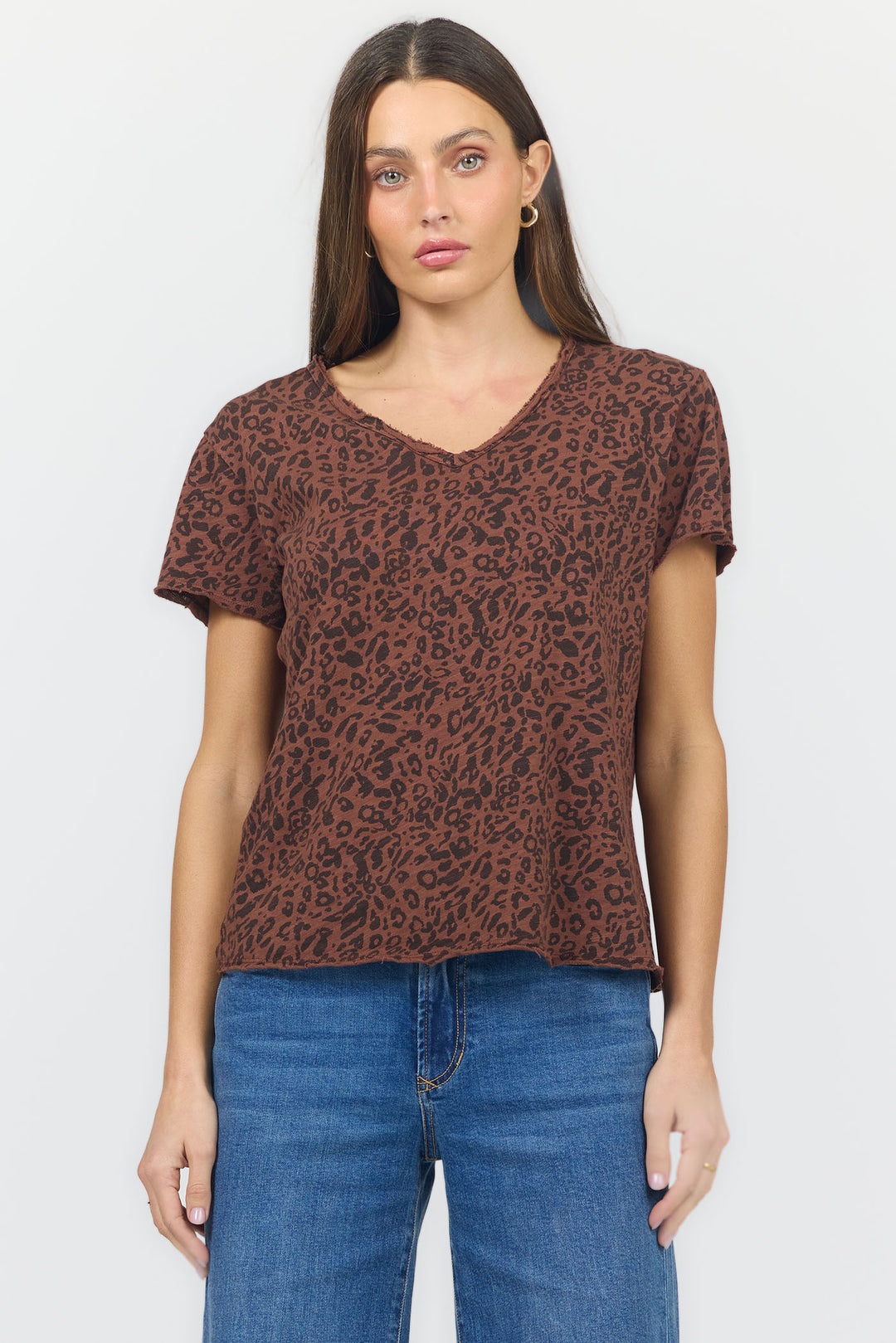 vanya-v-neck-slub-tee-brown-leopard
