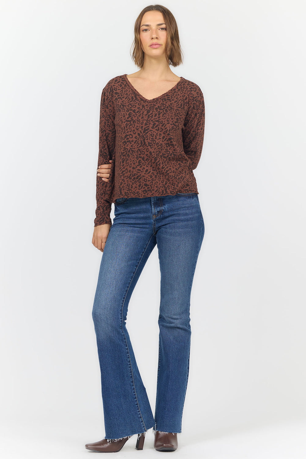 vanya-long-sleeve-v-neck-slub-knit-t-shirt-brown-leopard