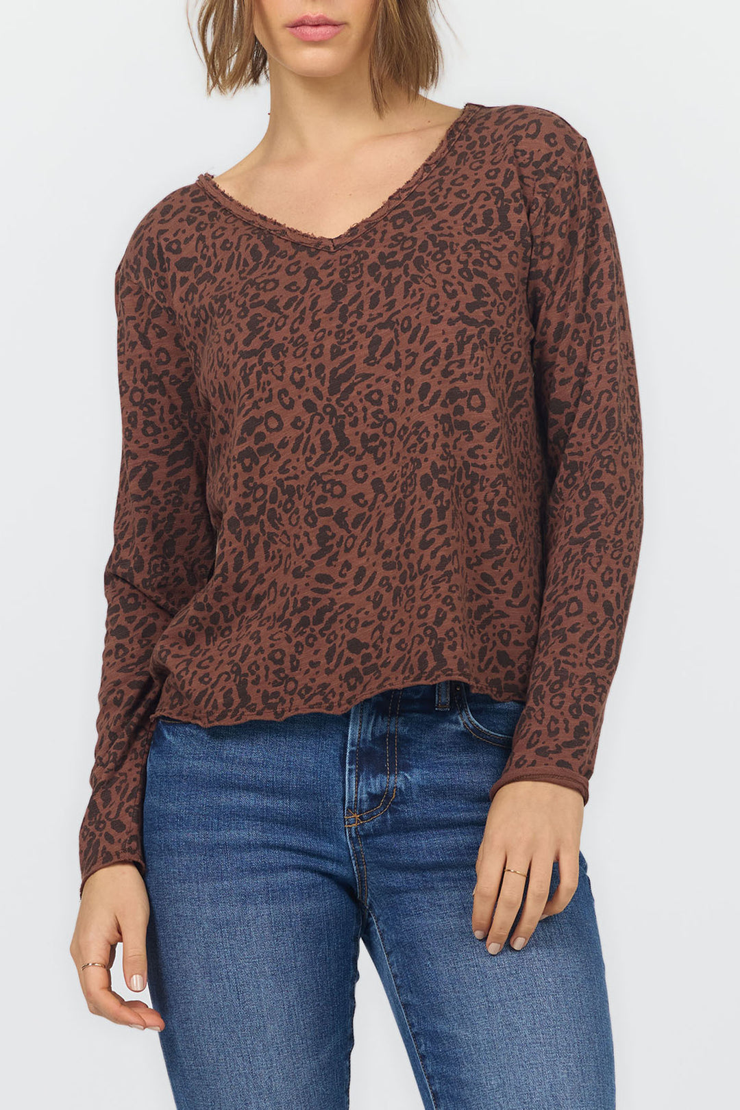 vanya-long-sleeve-v-neck-slub-knit-t-shirt-brown-leopard
